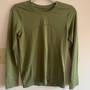 8.Lululemon Relaxed Swiftly Tech